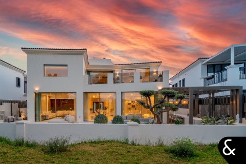 וילה למכירה ב Jumeirah Golf Estates, Dubai, איחוד האמירויות  5 חדרי שינה, 641 מ"ר, מספר 698064 - תמונה 2