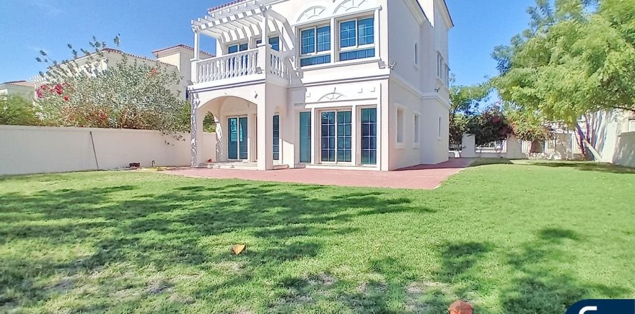 Vila v Jumeirah Village Triangle, Dubai, SAE 2 spálne, 674 m2 č. 698183