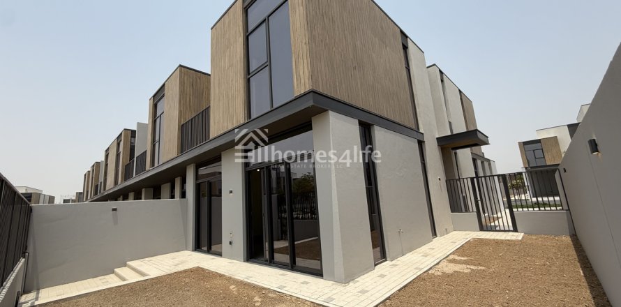 Shtëpi në qytet në Mudon, Dubai, Emiratet e Bashkuara Arabe 4 dhoma gjumi, 253 m2. № 691820