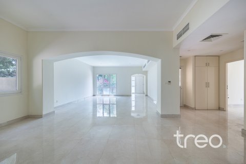 Villa te huur in Meadows, Dubai, VAE 4 slaapkamers, 54.07 vr.m., nr 753753 - foto 2