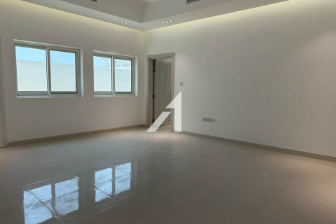 Villa in affitto a Al Barsha, Dubai, EAU 2 camere da letto, 1312.3 mq. № 623867 - foto 1