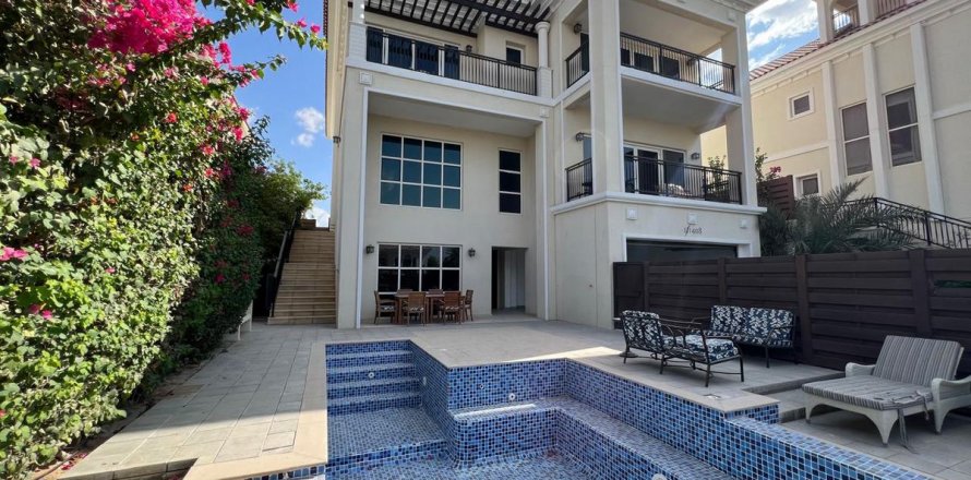 Vilë në Dubai, Emiratet e Bashkuara Arabe 4 dhoma gjumi, 605 m2. № 540435