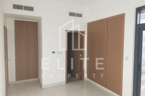 Building in Dubai Land, Dubai, UAE 2027 sq.m. № 620059 - photo 5