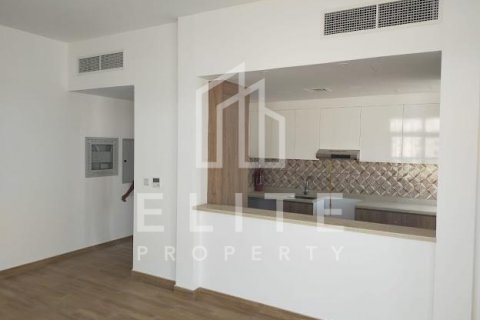 Building in Dubai Land, Dubai, UAE 2027 sq.m. № 620059 - photo 4