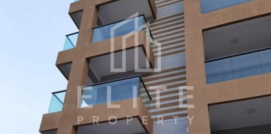 Building in Dubai Land, Dubai, UAE 2027 sq.m. № 620059