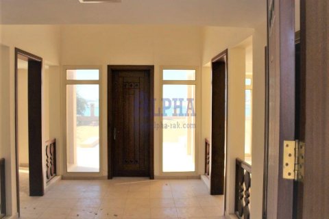 Vila di Al Hamra Village, Ras Al Khaimah, UAE 5 bilik tidur, 1300.6 meter persegi № 709458 - foto 6