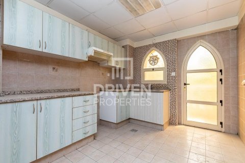 Edificio en venta en Dubai Investment Park, Dubai, EAU 1005.68 m2 № 762437 - foto 11