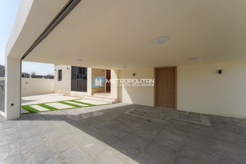 Commercial property on the Yas Island, Abu Dhabi, UAE 5 bedrooms, 509 sq.m. № 594827 - photo 24