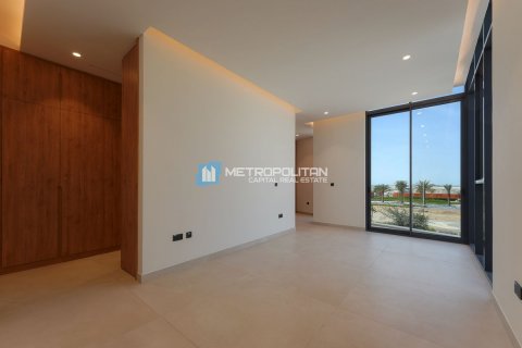 Commercial property on the Yas Island, Abu Dhabi, UAE 5 bedrooms, 509 sq.m. № 594827 - photo 13