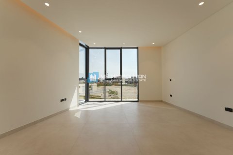 Commercial property on the Yas Island, Abu Dhabi, UAE 5 bedrooms, 509 sq.m. № 594827 - photo 2