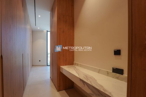 Commercial property on the Yas Island, Abu Dhabi, UAE 5 bedrooms, 509 sq.m. № 594827 - photo 19