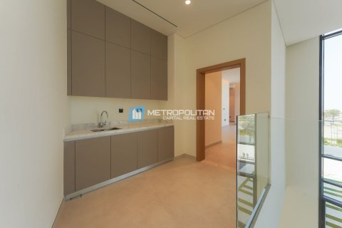 Commercial property on the Yas Island, Abu Dhabi, UAE 5 bedrooms, 509 sq.m. № 594827 - photo 10