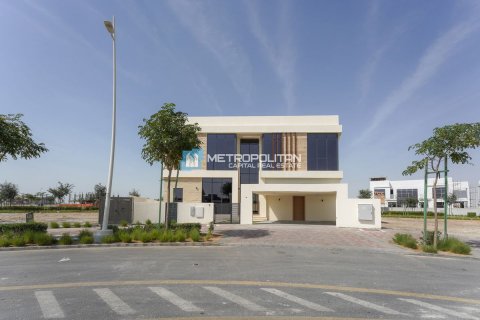 Commercial property on the Yas Island, Abu Dhabi, UAE 5 bedrooms, 509 sq.m. № 594827 - photo 1