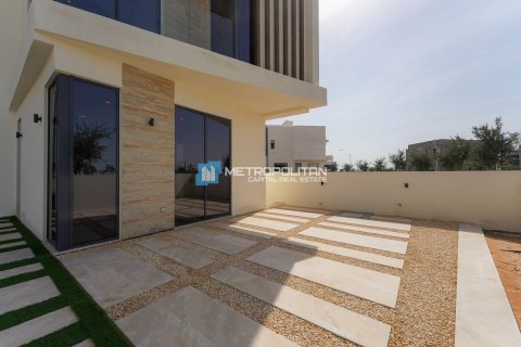 Commercial property on the Yas Island, Abu Dhabi, UAE 5 bedrooms, 509 sq.m. № 594827 - photo 3