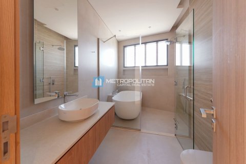 Commercial property on the Yas Island, Abu Dhabi, UAE 5 bedrooms, 509 sq.m. № 594827 - photo 17