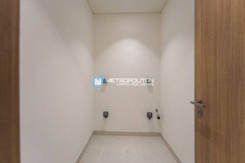 Commercial property on the Yas Island, Abu Dhabi, UAE 5 bedrooms, 509 sq.m. № 594827 - photo 15