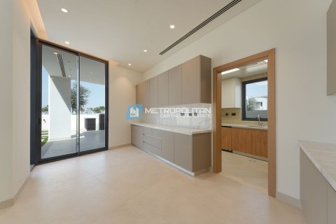 Commercial property on the Yas Island, Abu Dhabi, UAE 5 bedrooms, 509 sq.m. № 594827 - photo 4