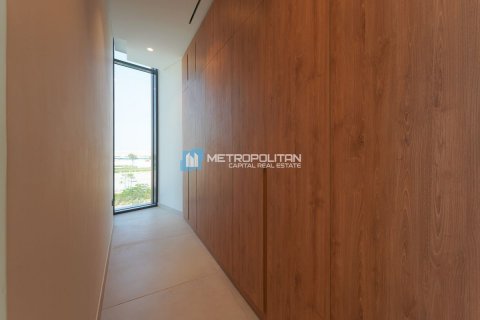 Commercial property on the Yas Island, Abu Dhabi, UAE 5 bedrooms, 509 sq.m. № 594827 - photo 11