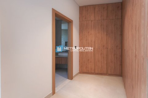 Commercial property on the Yas Island, Abu Dhabi, UAE 5 bedrooms, 509 sq.m. № 594827 - photo 14