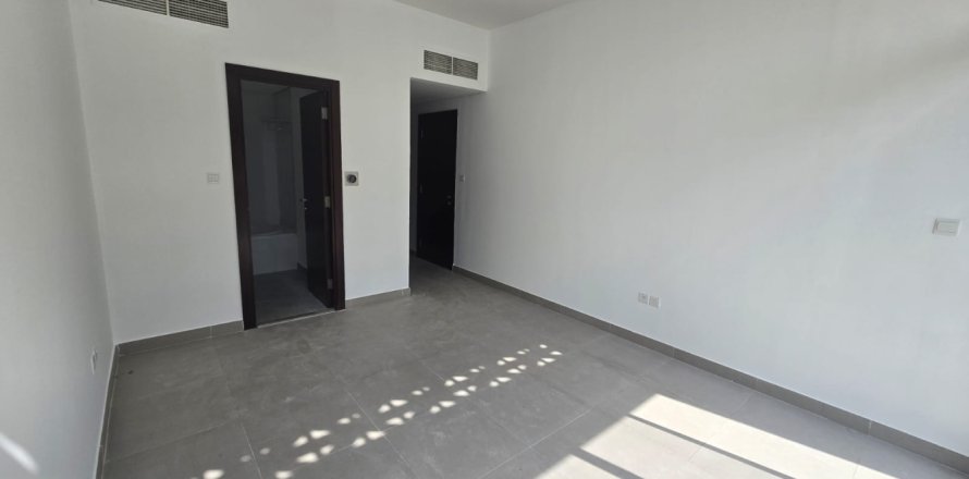 Radový dom v Mudon, Dubai, SAE 3 spálne, 191 m2 č. 688375