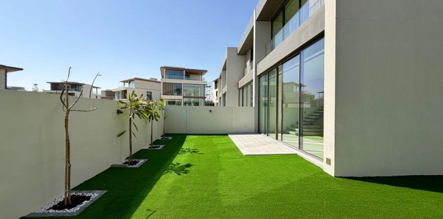 Townhouse in Dubai, UAE 3 bedrooms, 311.9 sq.m. № 682177