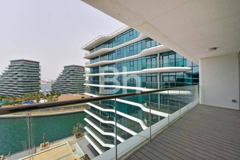 Снять в аренду квартиру в Al Raha Beach, Абу-Даби, ОАЭ 3 спальни, 179м2, № 616984 - фото 1