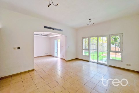 Kamienica na sprzedaż w Arabian Ranches, Dubai, ZEA 3 sypialnie, 244.06 mkw., nr 739218 - zdjęcie 2