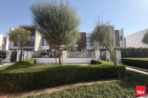 Vilă de închiriat în Dubai, EAU 3 dormitoare, 161 mp. №694350 - poză 8