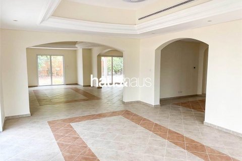 Villa para arrendamento em Dubai Investment Park, Dubai, EAU 5 quartos, 548 m2 № 626593 - foto 4