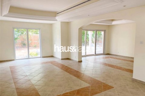 Villa para arrendamento em Dubai Investment Park, Dubai, EAU 5 quartos, 548 m2 № 626593 - foto 7