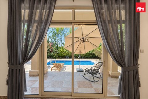 Villa en alquiler en Jumeirah Islands, Dubai, EAU 4 dormitorios, 934.9 m2 № 766284 - foto 5