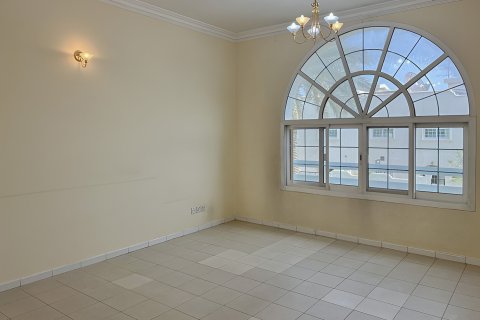 Villa zur Miete in Al Rashidiya, Dubai, VAE 3 Schlafzimmer, 275.27 m2 Nr. 768785 - Foto 1