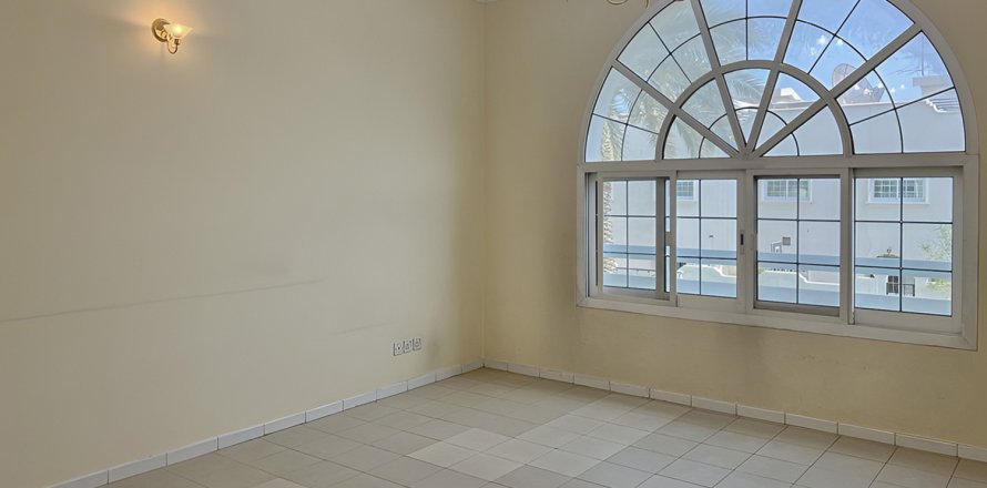 Villa in Al Rashidiya, Dubai, VAE: 3 Schlafzimmer, 275.27 m2 Nr. 768785