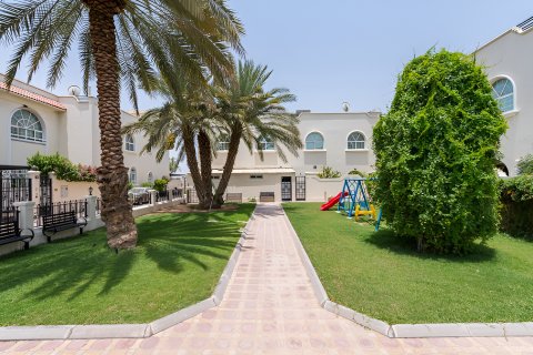 Villa zur Miete in Al Rashidiya, Dubai, VAE 3 Schlafzimmer, 275.27 m2 Nr. 768785 - Foto 11