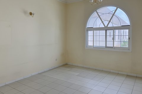 Villa zur Miete in Al Rashidiya, Dubai, VAE 3 Schlafzimmer, 275.27 m2 Nr. 768785 - Foto 2