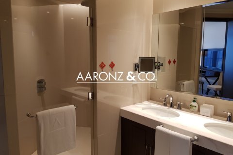 Appartement te huur in Downtown Dubai (Downtown Burj Dubai), Dubai, VAE 2 slaapkamers, 149 vr.m., nr 688175 - foto 14