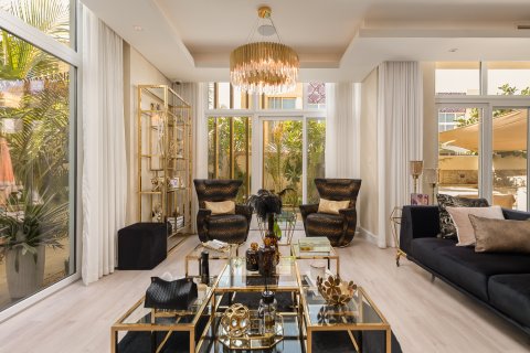 Villa itt: Dubai, EAE, 6 hálószoba, 354.7 m², azonosító: 748642 - fénykép 2