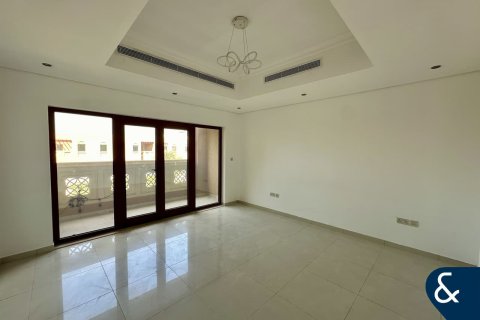 Villa in Al Furjan, Dubai, UAE 3 bedrooms, 600 sq.m. № 668419 - photo 10