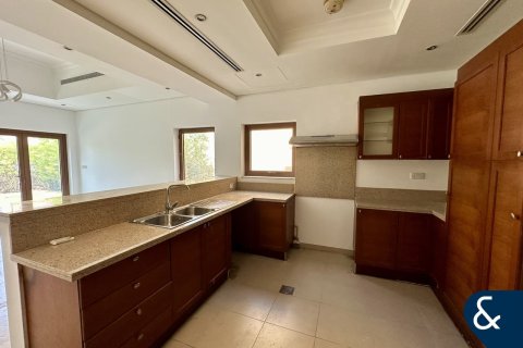Villa in Al Furjan, Dubai, UAE 3 bedrooms, 600 sq.m. № 668419 - photo 4