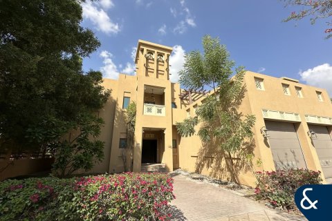 Villa in Al Furjan, Dubai, UAE 3 bedrooms, 600 sq.m. № 668419 - photo 1