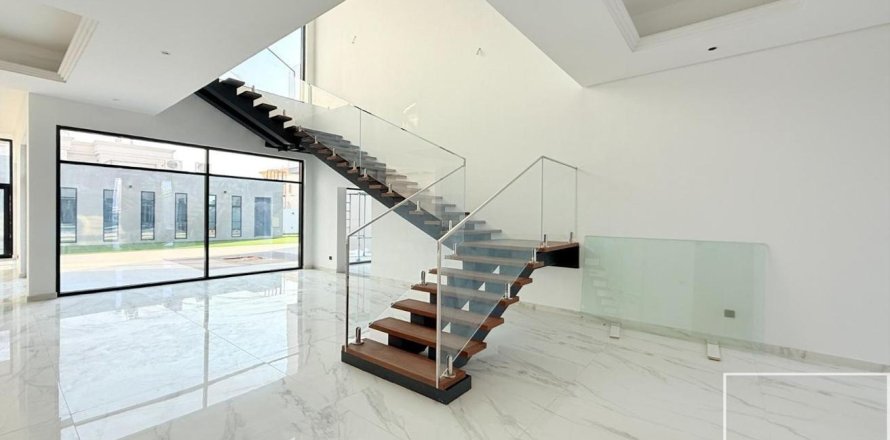 Villa sa Al Barsha, Dubai, UAE 5 silid-tulugan, 1393.55 sq.m. № 747928