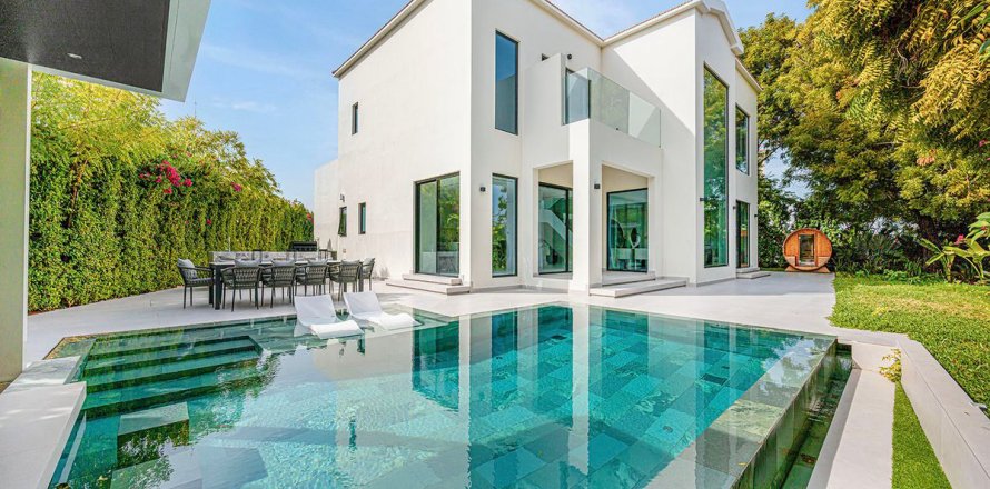 Villa i Jumeirah Islands, Dubai, UAE 4 soveværelser, 957.8 kvm № 692957