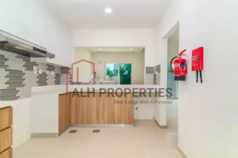 Townhouse in Dubai Land, Dubai, UAE 3 bedrooms, 185 sq.m. № 691134 - photo 5