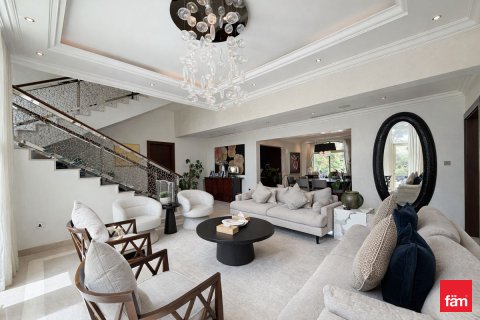 Villa te huur in Jumeirah Islands, Dubai, VAE 4 slaapkamers, 988.2 vr.m., nr 702268 - foto 4