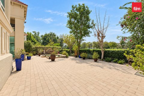 Villa in Jumeirah Islands, Dubai, UAE 4 bedrooms, 988.2 sq.m. № 702268 - photo 28