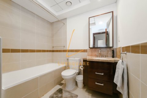 Apartment in Downtown Dubai (Downtown Burj Dubai), UAE 2 bedrooms, 203 sq.m. № 700450 - photo 18