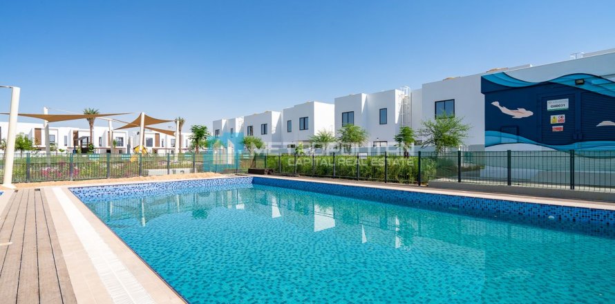 Kaupunkipientalo Al Ghadeer, Abu Dhabi, Arabiemiraatit 3 makuuhuonetta, 155.4 m2 № 651895