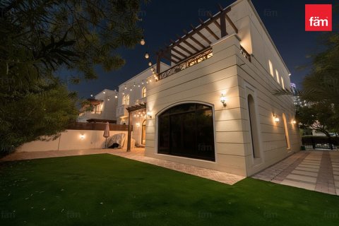 Dubai, BAE’de sıra ev 4 yatak odası, 388.7 m&sup2; No 757837
