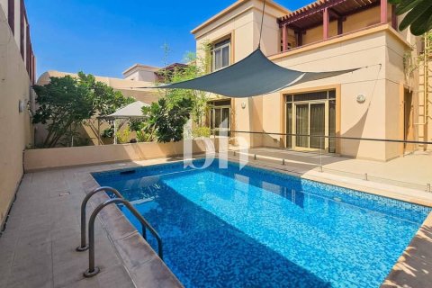 Villa zum Verkauf in Khalifa City, Abu Dhabi, VAE 5 Schlafzimmer, 566 m2 Nr. 645221 - Foto 1