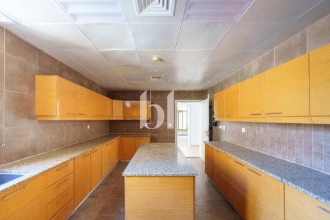 Villa zum Verkauf in Khalifa City, Abu Dhabi, VAE 5 Schlafzimmer, 566 m2 Nr. 645221 - Foto 13